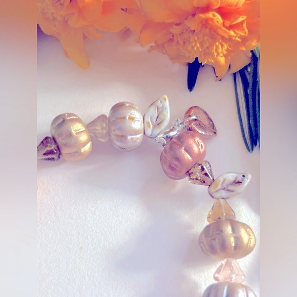 NWOT bracelet Pumpkins & Autumn Leaves metallics Czech Glass, charms, stretch - Picture 3 of 8